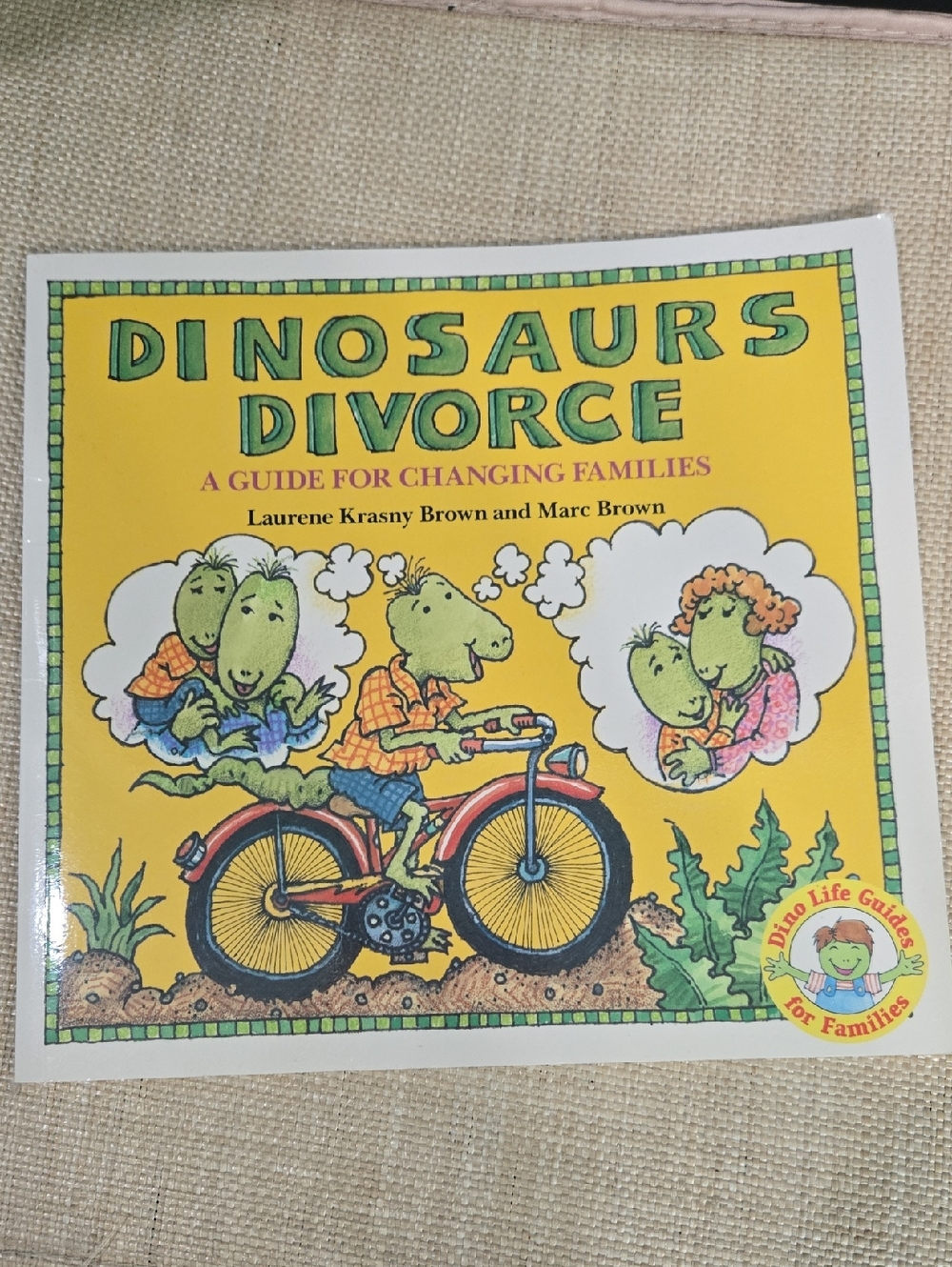 Dinosaurs Divorce: A Guide for Changing Families